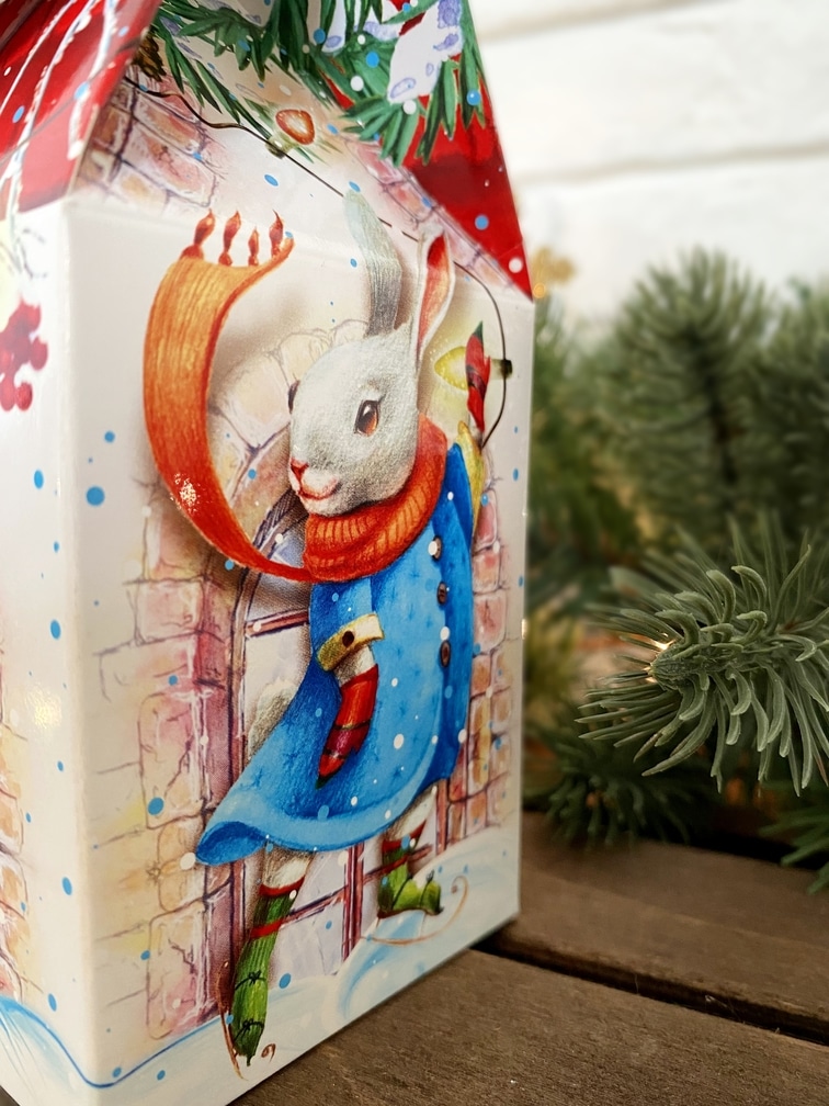 Коробка новогодняя подарочная Лесной домик, 91х70х157 (+30) мм (домик) — изображение 3